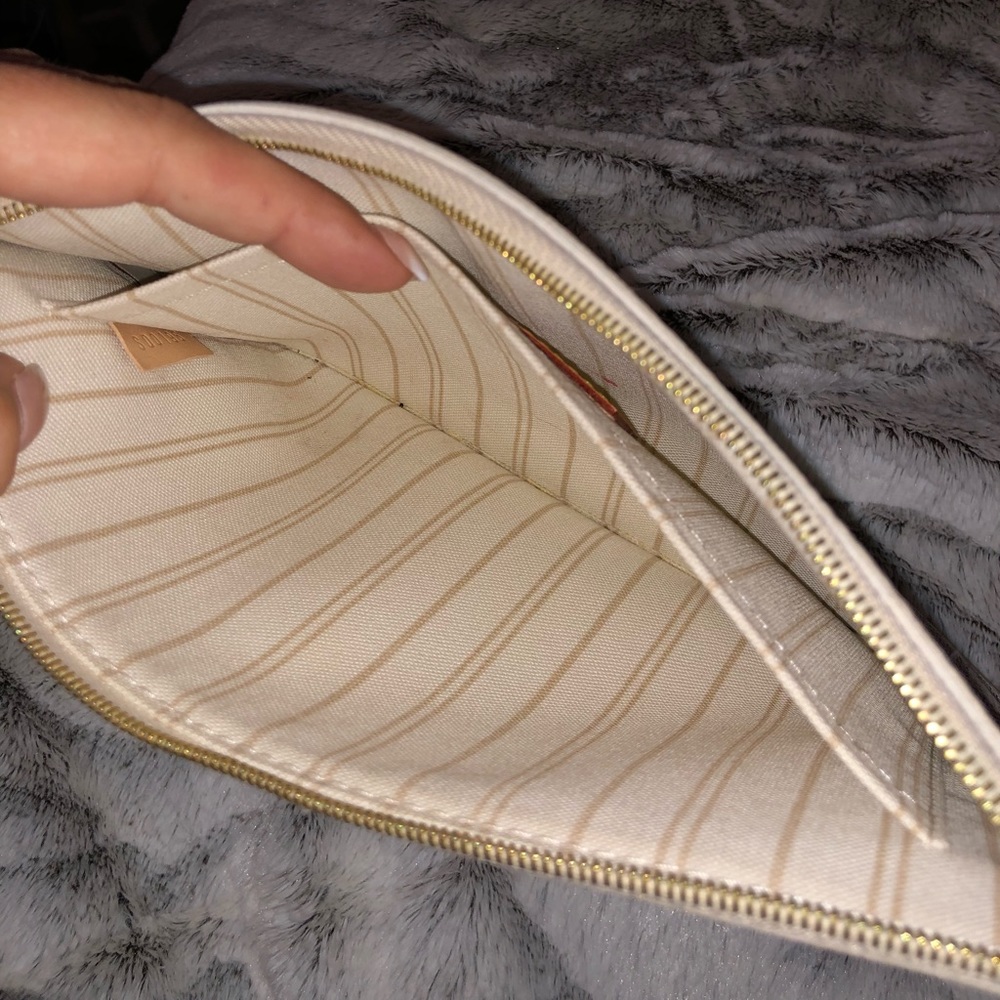 Authentic Louis Vuitton Neverful Pouch Damier Azur - Picture 6 of 8